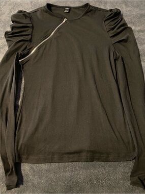 SHEIN Black Long-Sleeve Top with Diagonal Silver Zip and Puff Shoulders